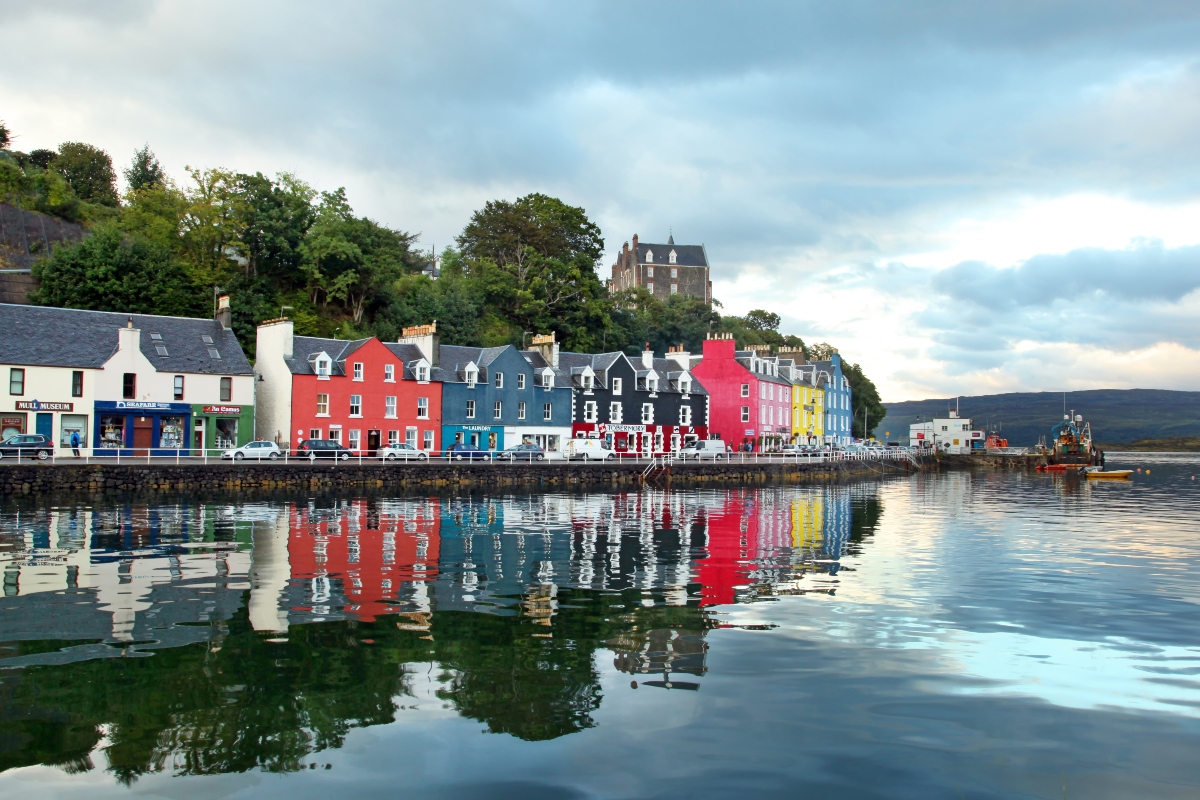 colourful houses in tobermory mull