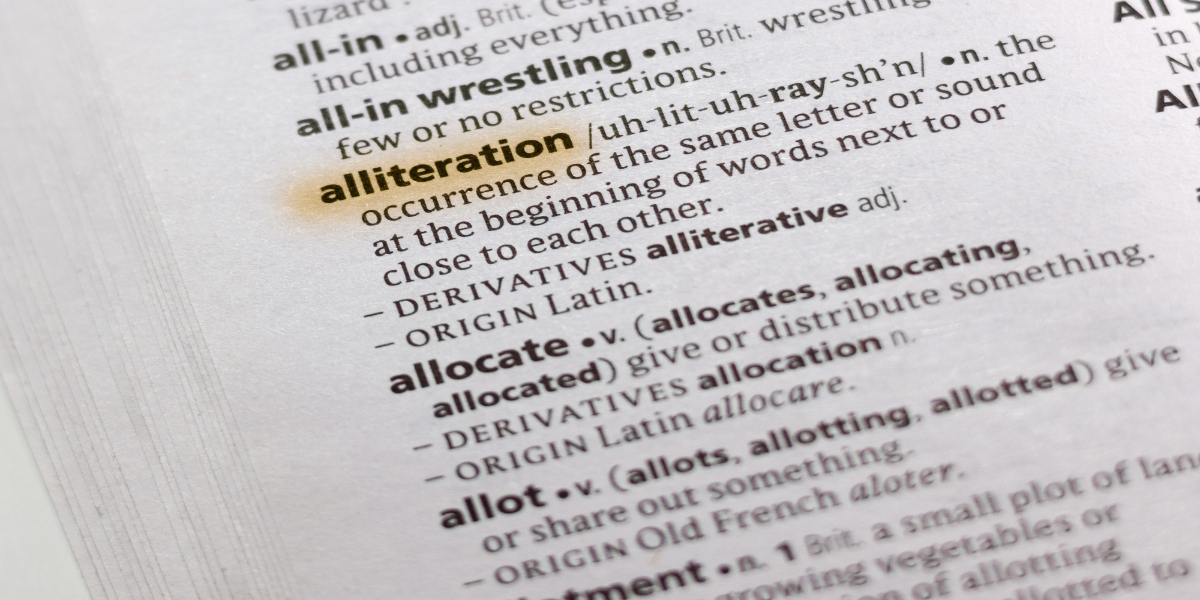 alliteration definition in dictionary
